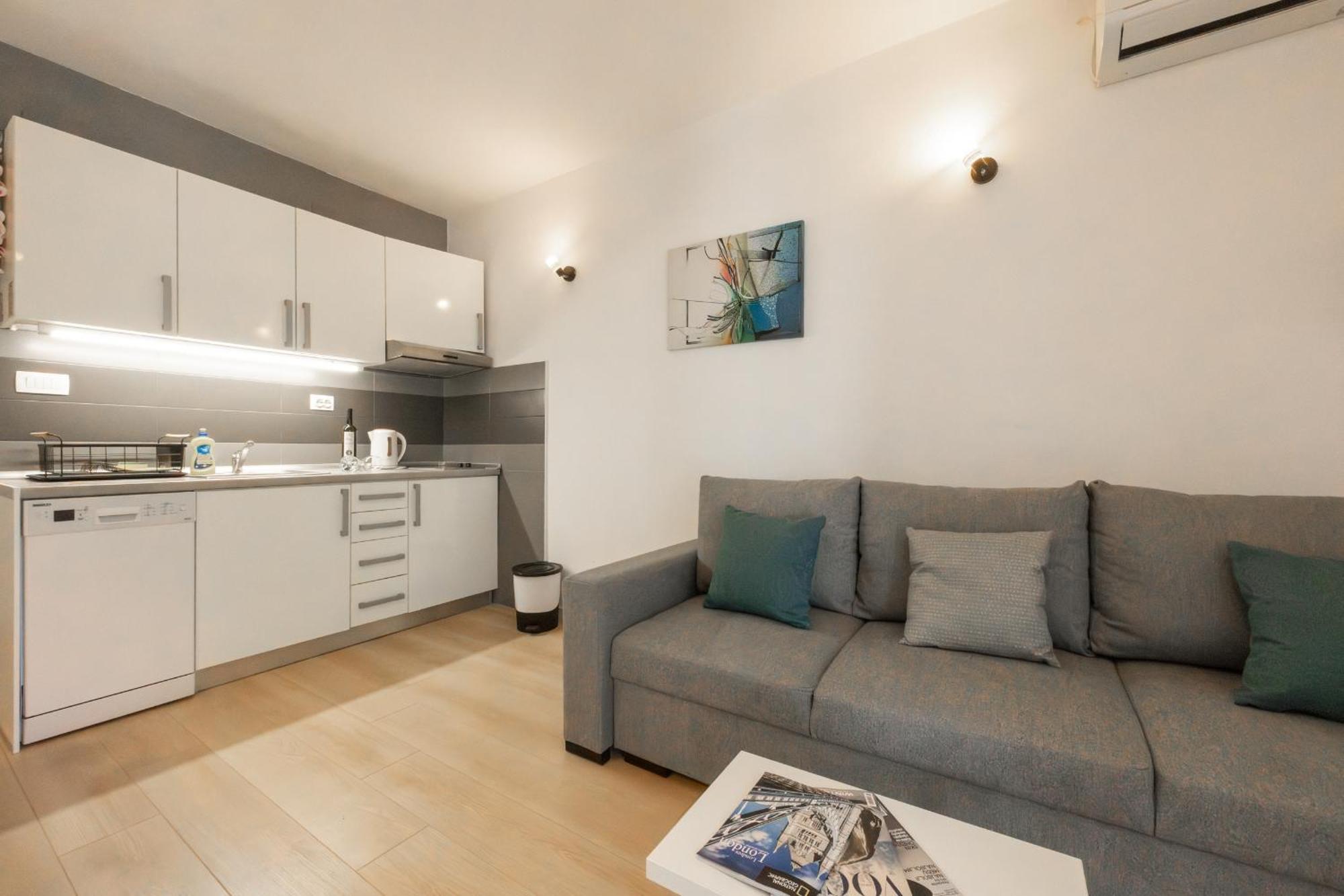 Apartments Krzanic Podgora Exterior foto